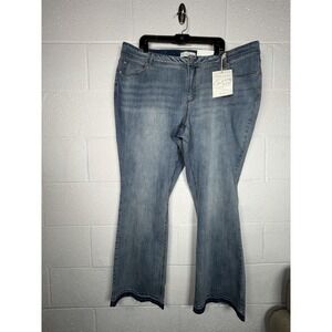 Cato EST 1946 Denim Women's 22W Curvy Bootcut Jeans Stretch Waist NWT Light Wash